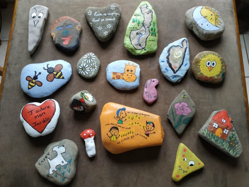 Des cailloux décorés